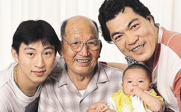 成奎安个人资料写真作品