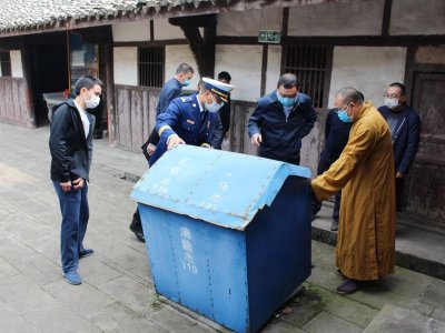 ​射洪市委书记蒋喻新带队深入寺庙开展安全检查