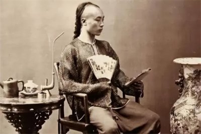 ​不拘一格用人才是谁说的 百年前，一位书生在山上写下一首诗