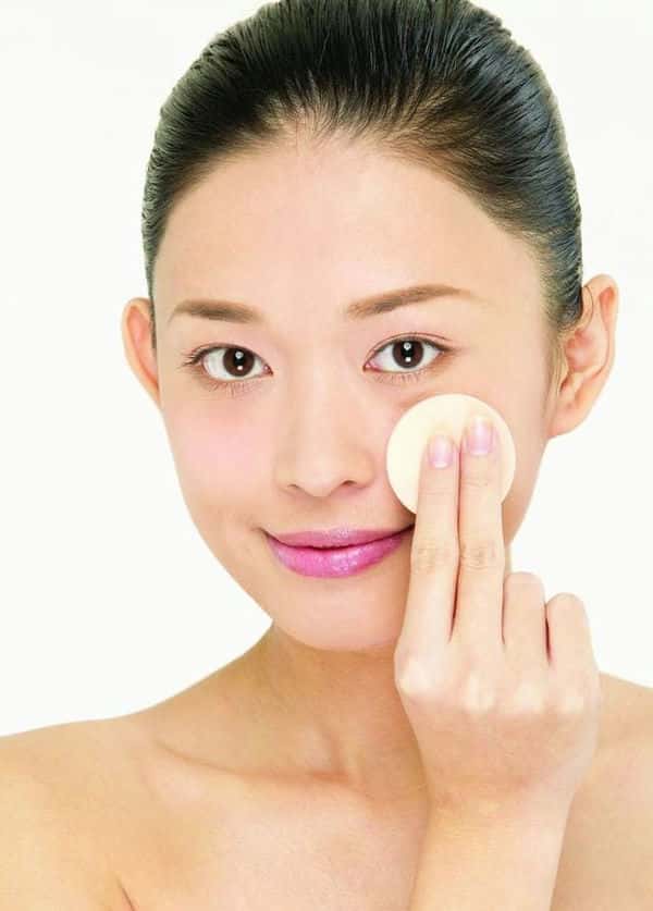 粉底液4年了还能用吗（涂粉底液前还需要涂什么）