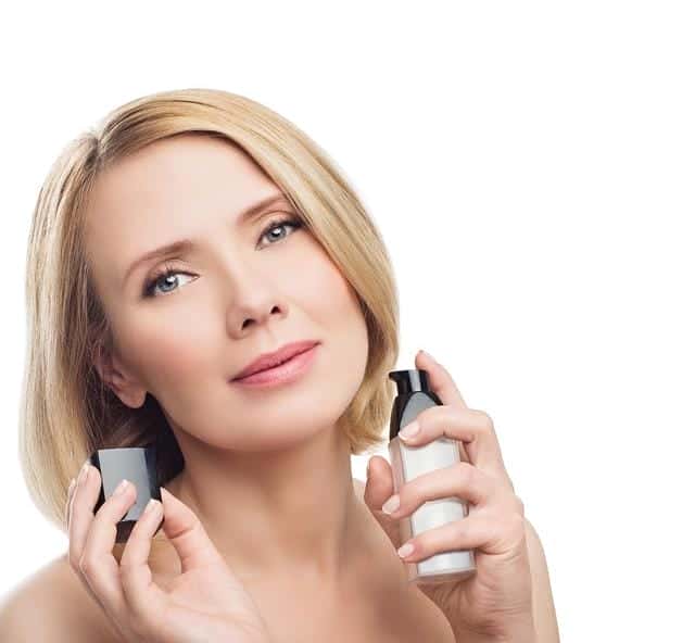 粉底液4年了还能用吗（涂粉底液前还需要涂什么）