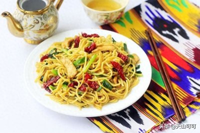 ​比炒面好吃几倍的黄面，做法很简单，香辣味浓，太攒劲了