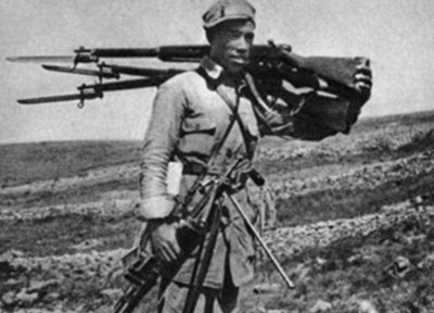 ​他是我军荣获一等功最多的战士，还受到过毛主席的接见