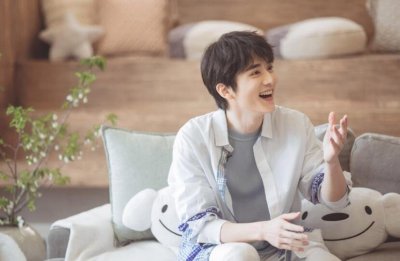 ​小哥张新成现任女友是谁，少年感实脚张新成爱情史曝光