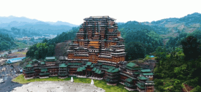 ​贵州黔南天下第一水司楼花费2亿元建成；要改成酒店有人去住吗？