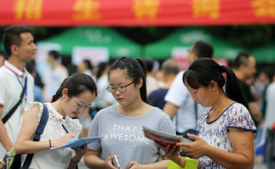 ​唐山学院招生遇冷，宣传视频评论区“沦陷”，家长：我又不是后妈