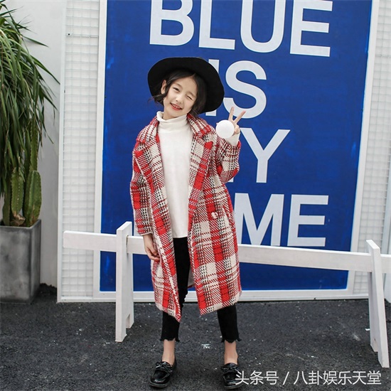 看了童星裴佳欣的近照,难怪连王思聪都在盼着她长大!