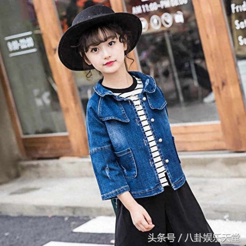 看了童星裴佳欣的近照,难怪连王思聪都在盼着她长大!