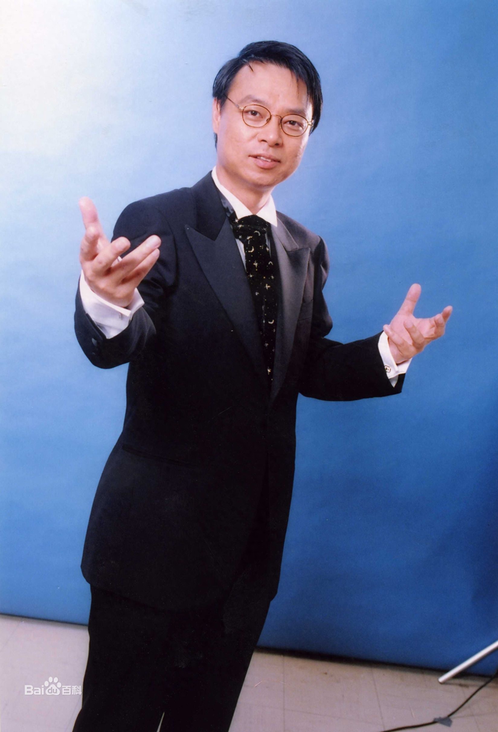 周星驰导演的九部电影，前三名的合作导演都是他