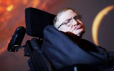 ​21岁开始瘫痪，终日在轮椅上度日，霍金的三个孩子都是怎么来的？