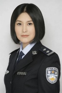 ​演员王茜个人资料：大23岁丈夫意外去世，54岁独自养娃至今仍单身