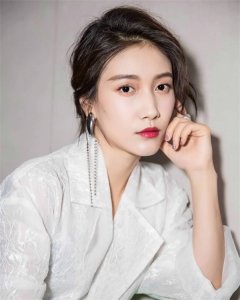 ​演员啜妮个人资料：出道13年终于火了，这次终于让人记住了她的脸