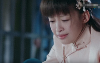 ​《人生若如初相见》霸道的易连恺强吻秦桑，潘箭迟发疯