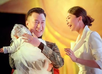 ​孙红雷老婆个人资料简介(孙红雷的妻子太美了身材丰满，两人相差15岁)