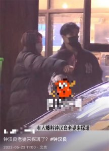 ​钟汉良隐婚是真的吗？(钟汉良隐婚妻子疑露面)