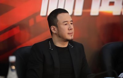 ​杨坤为何突然不红了呢(看他干过的那些事，就一点都不奇怪了)