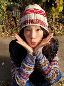 ​金泰妍辱华了嘛(金泰妍上热搜引众怒，舞台划水晒乐天糖果)