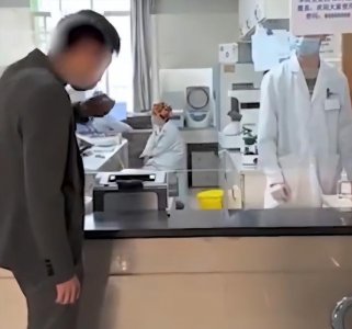 ​用饮料做尿检后当着医生的面喝下，云南一“网红”被拘留！