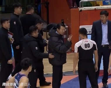 ​CBA最牛老板被重罚 不满判罚怒推+当众训斥主帅 名帅颜面尽失