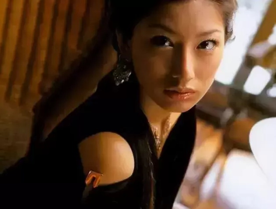 暗黑不知火舞武藤兰写真分享，两年创下516部作品的最高记录！