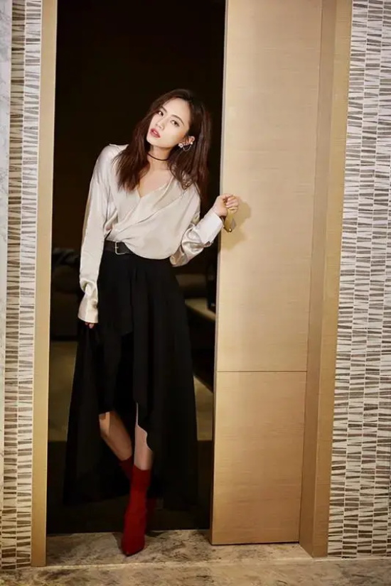 刘惜君精致优雅锁骨吸睛写真曝光，