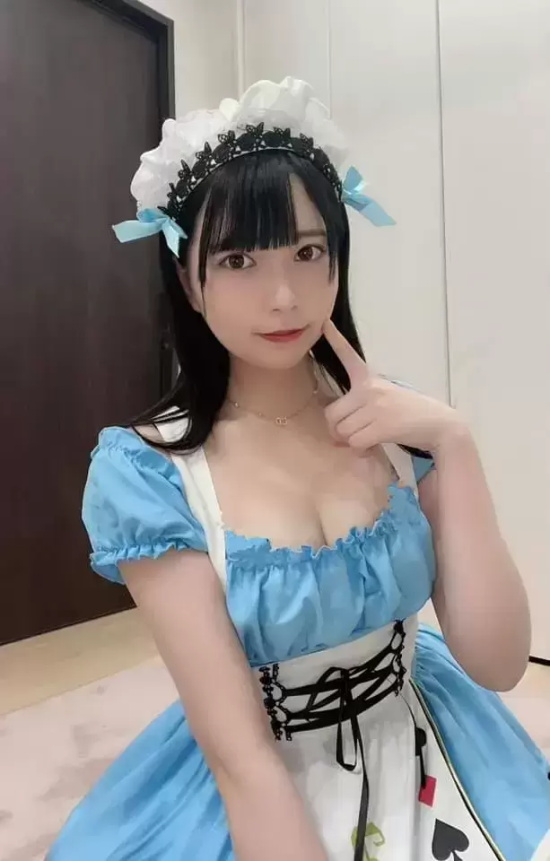 学院风的円井萌华美图分享，业界最诱惑制服演出！