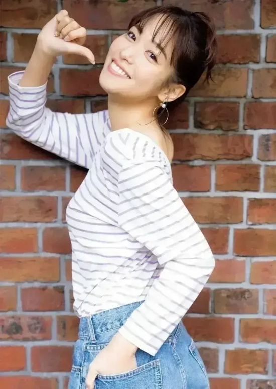 霓虹人气女主播：鹫见玲奈