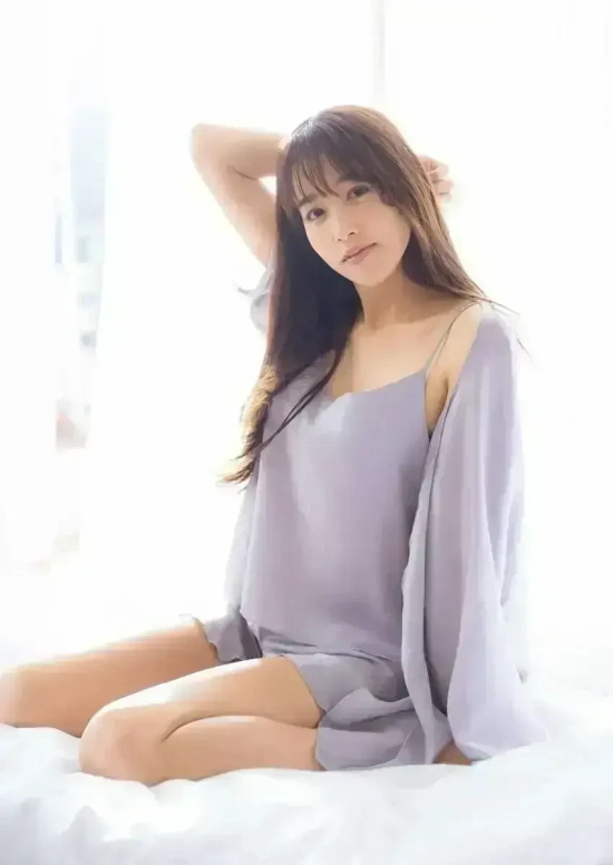 霓虹人气女主播：鹫见玲奈