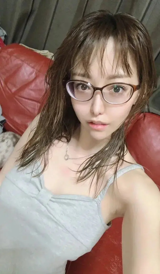 重口易调的朝桐光美图分享，F CUP的女王!