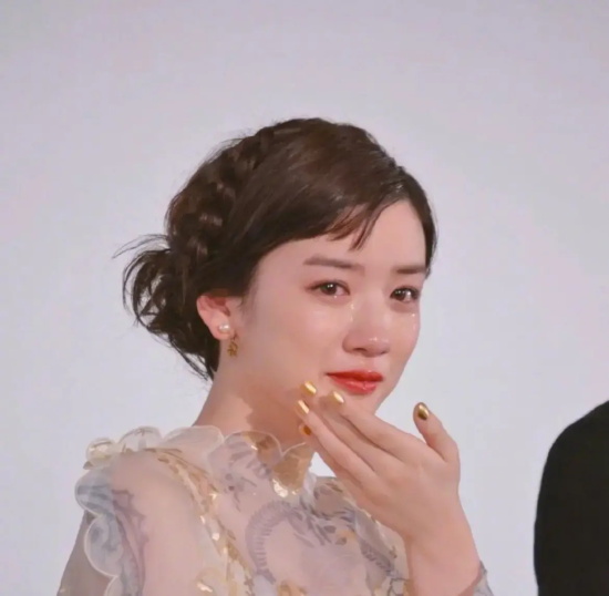 日系女神永野芽郁，端庄大气中的妩媚，越看越撩人