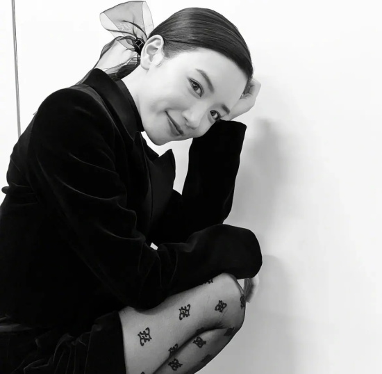 日系女神永野芽郁，端庄大气中的妩媚，越看越撩人