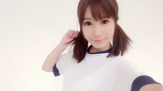 敢直接素颜开播的小岛南写真分享，暗黑界的可爱教主！