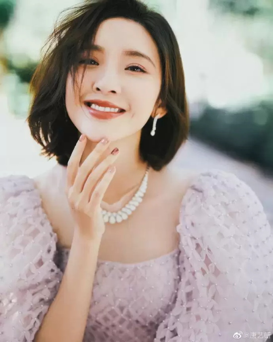 唐艺昕舞台造型写真（唐艺昕最新照片大全）