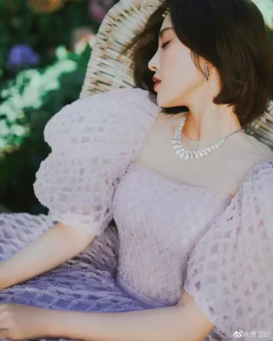 唐艺昕舞台造型写真（唐艺昕最新照片大全）