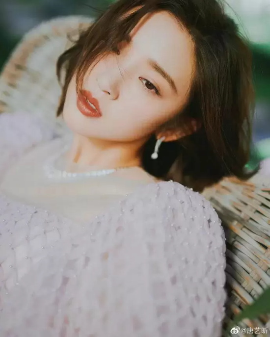 唐艺昕舞台造型写真（唐艺昕最新照片大全）
