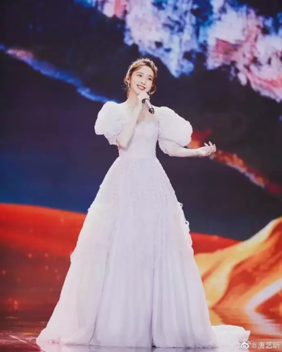 唐艺昕舞台造型写真（唐艺昕最新照片大全）