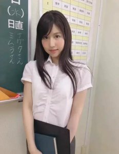 ​霹雳火娃樱空桃美图分享，暗黑一栗莎子！