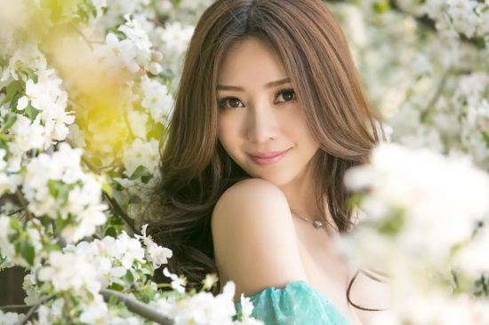 柳岩:曲线超迷人的写真图集