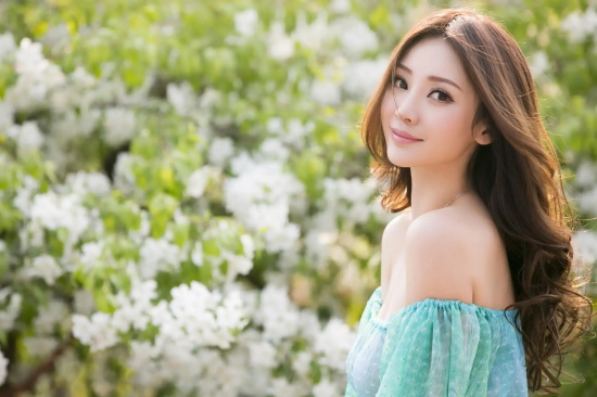 柳岩:曲线超迷人的写真图集