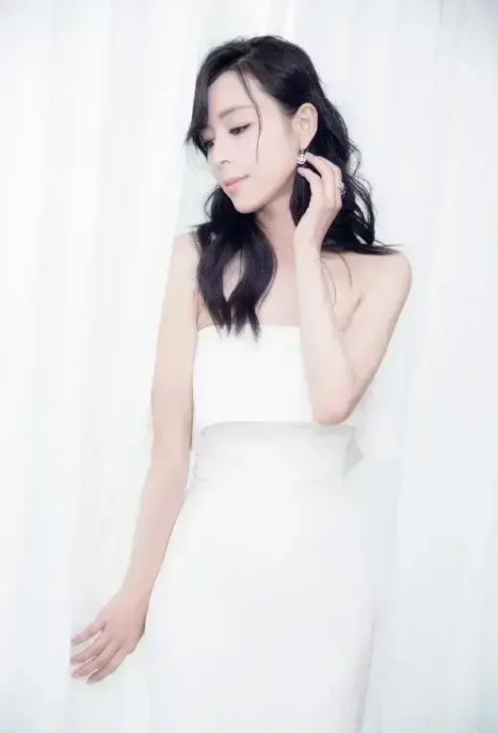 张静初恬淡优雅高清写真合集