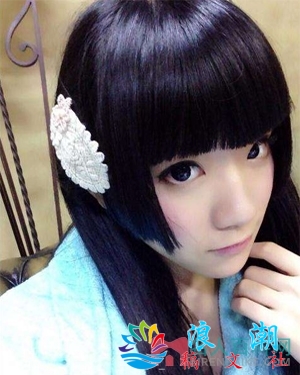 青井草莓人物海报