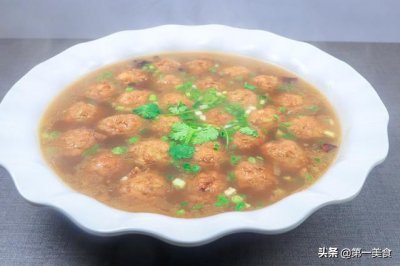​肉丸子的家常做法简单(简单几步学会肉丸子做法，炸丸子用淀粉还是面粉？用错就