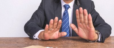 ​拒收红包的高情商会话(4种拒绝红包的奇葩话术)