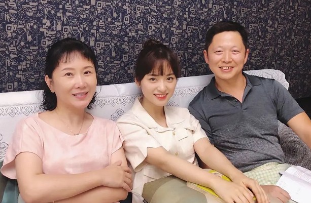 演员沈月母亲是谁 沈月公司内大佬的资源背景很强