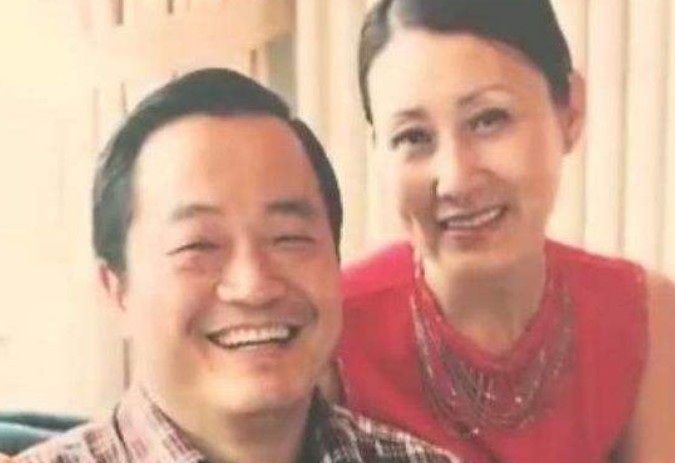 张凯丽有几个老公是谁 张凯丽现任丈夫照片背景曝光