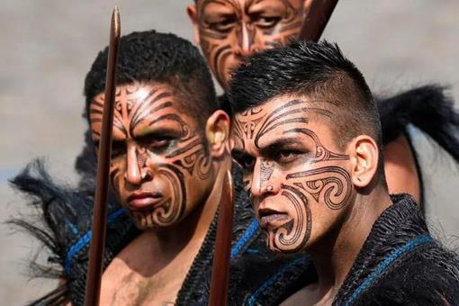 新西兰毛利战舞代表着什么意义?为何能用来祭奠死者,还能追求婚姻?