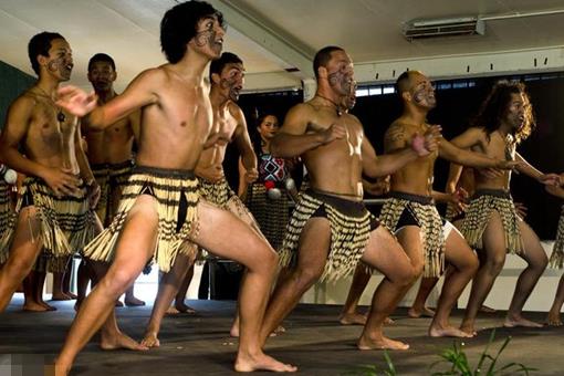 新西兰毛利战舞代表着什么意义?为何能用来祭奠死者,还能追求婚姻?