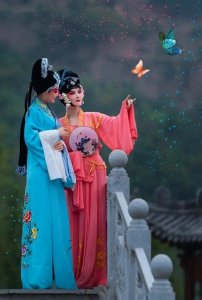 ​梁山伯与祝英台故事（梁山伯与祝英台故事发生在哪里）