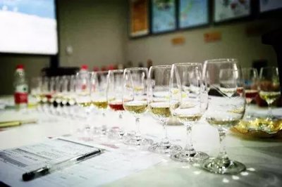 ​葡萄酒与烈酒认证(英国葡萄酒与烈酒教育基金会)