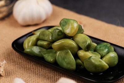 ​腊八蒜怎么腌制又绿又好吃 腊八蒜的功效和作用